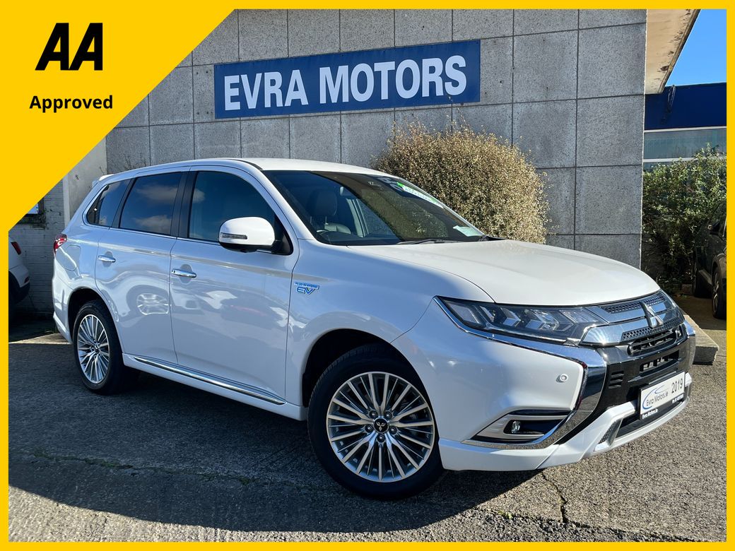 Image for 2019 Mitsubishi Outlander G PREMIUM 4WD AUTOMATIC PLUG IN HYBRID 2.4 PETROL //REVERSE CAMERA//FULL LEATHER HEATED SEATS//ADAPTIVE CRUISE CONTROL//KEYLESS ENTRY//