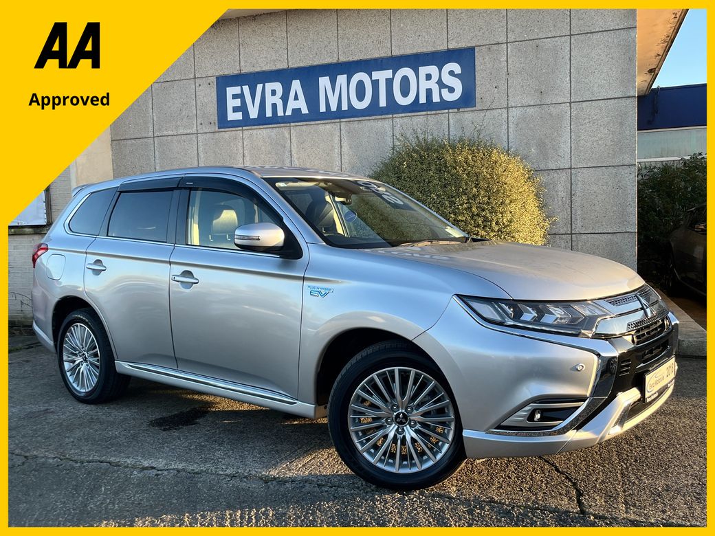 Image for 2018 Mitsubishi Outlander 4WD G LIMITED 2.4 PETROL PLUG IN HYBRID //LOW MILES//HIGH SPEC//HEATED SEATS AND STEERING WHEEL//ADAPTIVE CRUISE CONTROL//KEYLESS ENTRY//