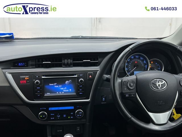 Image for 2015 Toyota Auris Dual Tour Sport, Manual, Reversing camera