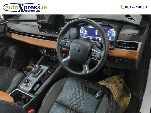 Image for 2023 Mitsubishi Outlander PHEV 4WD, Low mileage, Reversing camera