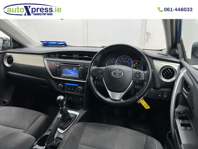 Image for 2015 Toyota Auris Dual Tour Sport, Manual, Reversing camera