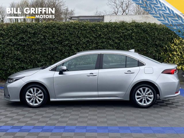 Image for 2023 Toyota Corolla LUNA 1.8 HYBRID // APPLE CARPLAY/ANDROID AUTO // REVERSE CAMERA // DIGITAL CLUSTER