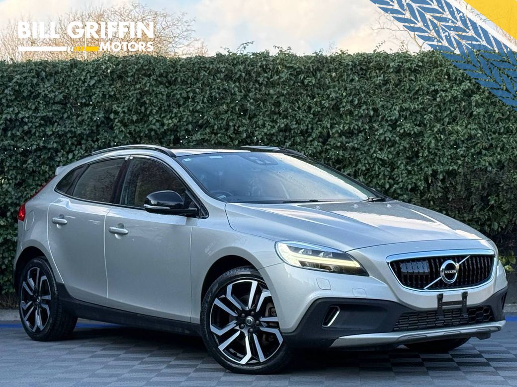 Image for 2019 Volvo V40 D4 CROSS COUNTRY 2.0 D // PAN ROOF // VERY LOW MILEAGE // LEATHER POWERED & HEATED SEATS // BLUETOOTH MUSIC 