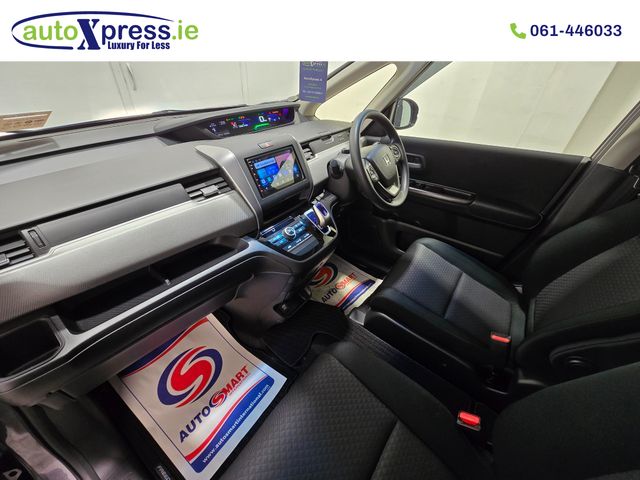 Image for 2017 Honda Freed + 1.5 Hybrid Automatic, Reversing camera