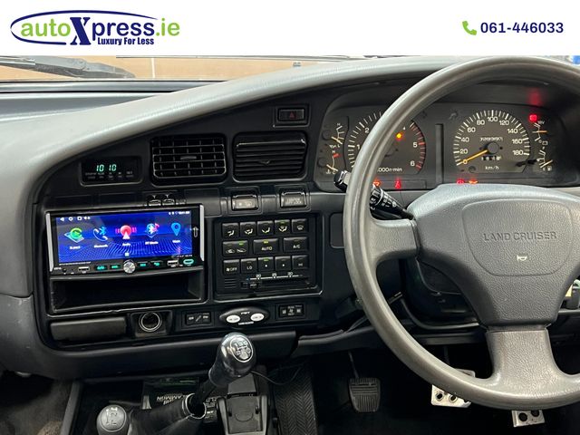 Image for 1993 Toyota Landcruiser 4.7 4x4 Reversing camera, Sliding sunroof