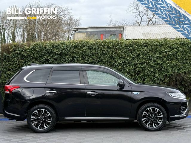 Image for 2018 Mitsubishi Outlander 4WD 2.0 HYBRID // LEATHER/ALCANTARA HEATED SEATS // REVERSE CAMERA // ADAPTIVE CRUISE CONTROL