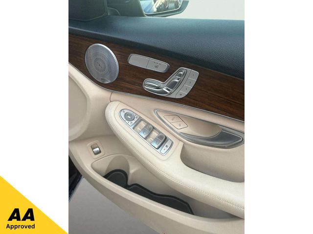 Image for 2019 Mercedes-Benz C Class Avantgarde Leather Exclusive Package Automatic, Reversing camera