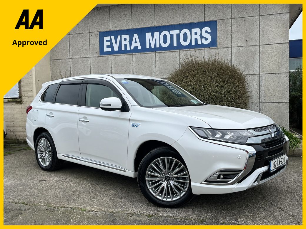 Image for 2018 Mitsubishi Outlander G AUTOMATIC HYBRID PLUG IN 2.4 PETROL //HIGH SPEC//HEATED SEATS AND STEERING WHEEL//REVERSE CAMERA//ADAPTIVE CRUISE CONTROL//KEYLESS ENTRY//