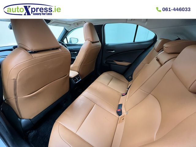 Image for 2019 Lexus UX 250H VERSION C 2.0 Hybrid Automatic, Reversing camera