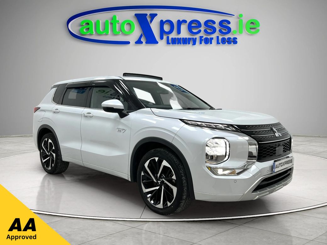 Image for 2023 Mitsubishi Outlander PHEV 4WD, Panoramic sunroof, 7 Seats, Low mileage