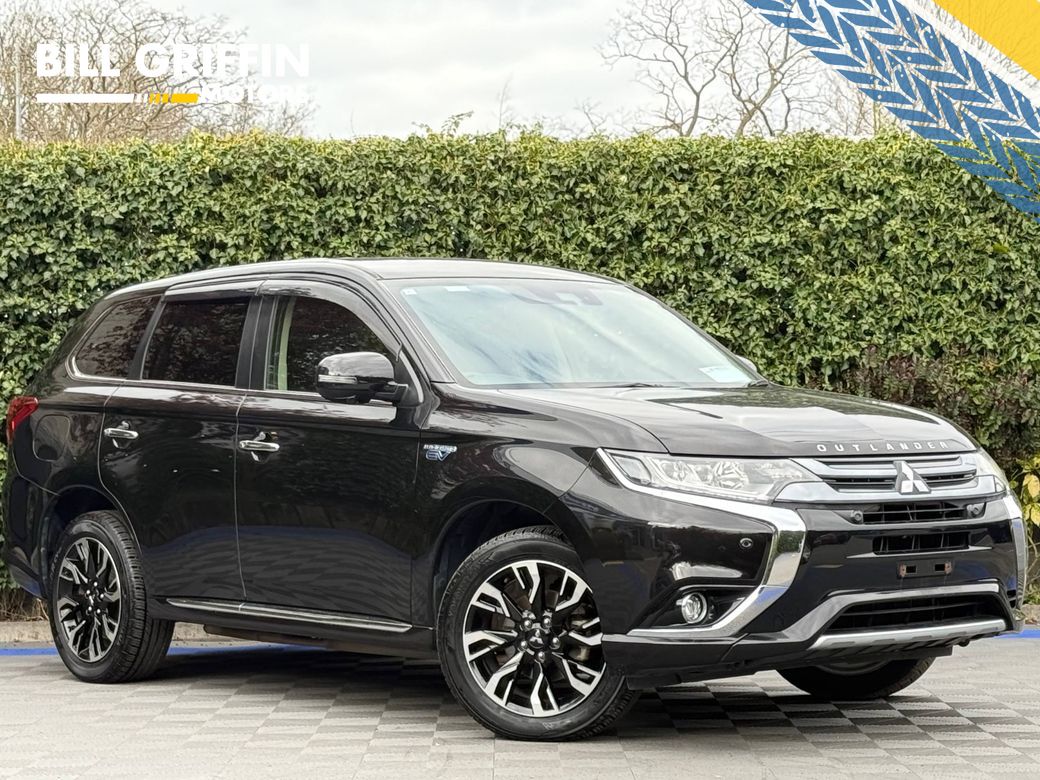 Image for 2018 Mitsubishi Outlander 4WD 2.0 HYBRID // LEATHER/ALCANTARA HEATED SEATS // REVERSE CAMERA // ADAPTIVE CRUISE CONTROL