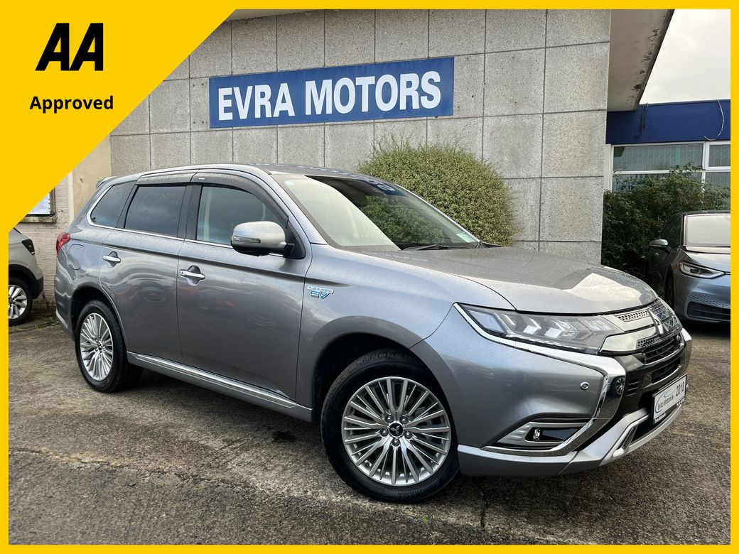 Image for 2018 Mitsubishi Outlander 4WD G AUTOMATIC PLUG IN HYBRID 2.4 PETROL //LOW MILES//HIGH SPEC//HEATED SEATS AND STEERING WHEEL//REVERSE CAMERA//ADAPTIVE CRUISE CONTROL// 