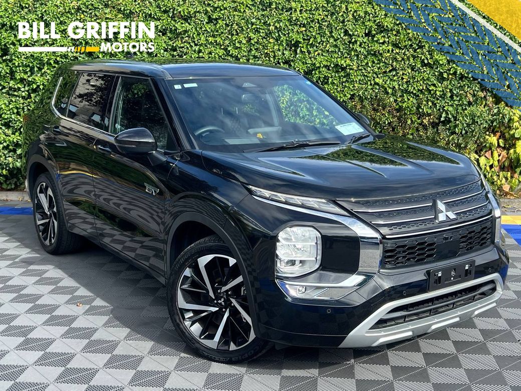 Image for 2023 Mitsubishi Outlander 7-SEATER 2.4 HYBRID AUTO ** HUGE SPEC ** // LOW MILEAGE // 360 PARKING SENSORS // LEATHER HEATED SEATS FRONT & REAR