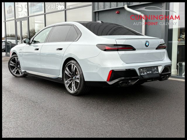 Image for 2025 BMW 7 Series M760e xDrive M Sport Pro [Ultimate Pack]