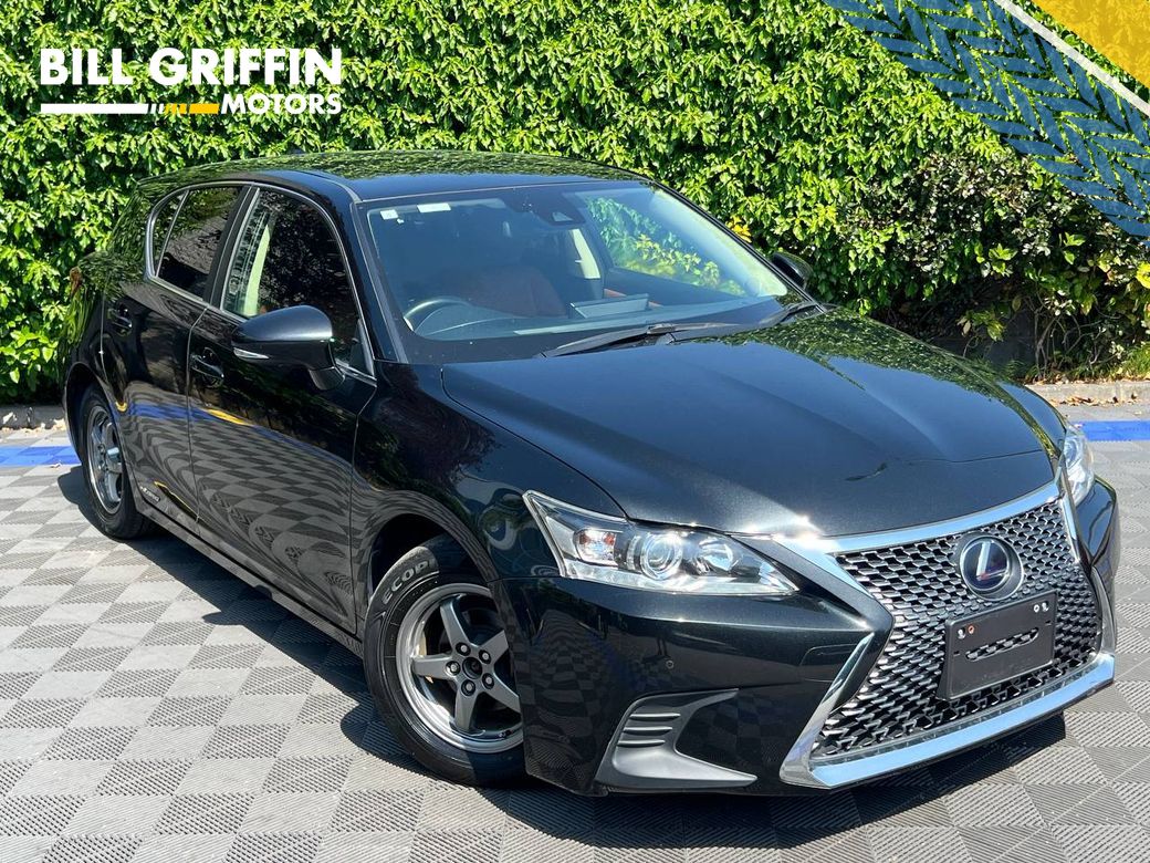 Image for 2019 Lexus CT 200h 1.8 HYBRID AUTO // SUEDE HEATED SEATS // REVERSE CAMERA // DUAL ZONE CLIMATE CONTROL