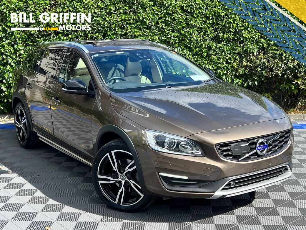 Image for 2017 Volvo V60 CROSSCOUNTRY 2.0 D AUTO // FULL SERVICE HISTORY // OPENING SUNROOF // LEATHER POWERED & HEATED SEATS 