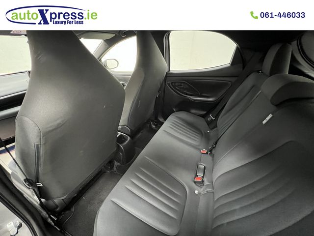 Image for 2022 Toyota Yaris 1.5 HYBRID X Automatic, Reversing camera