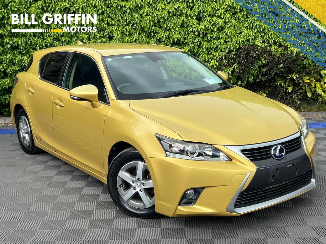 Image for 2015 Lexus CT 200h 1.8 HYBRID // SUEDE HEATED SEATS // REVERSE CAMERA // PADDLE SHIFT