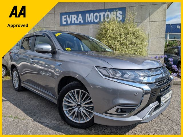 Image for 2019 Mitsubishi Outlander PHEV G PLUS 2.4 PETROL HYBRID AUTOMATIC //HIGH SPEC//HALF LEATHER HEATED SEATS//POWER TAILGATE//ADAPTIVE CRUISE CONTROL//KEYLESS ENTRY//HEATED STEERING WHEEL//