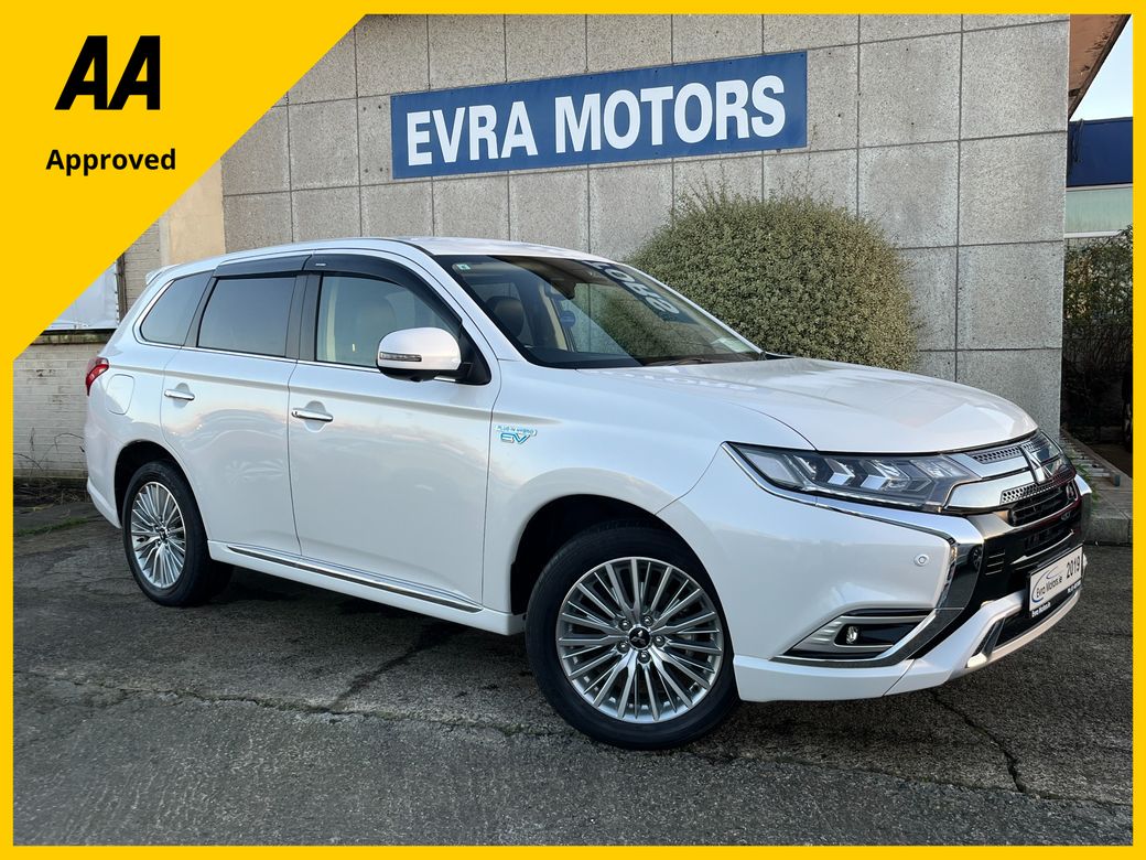 Image for 2019 Mitsubishi Outlander G 4WD AUTOMATIC PLUG-IN HYBRID 2.4 PETROL //LOW MILES//HIGH SPEC//HEATED SEATS AND STEERING WHEEL//BLIND SPOT WARNING//ADAPTIVE CRUISE CONTROL//