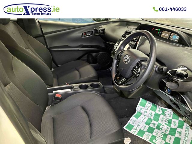 Image for 2019 Toyota Prius E, Hybrid, Automatic, Reverse camera