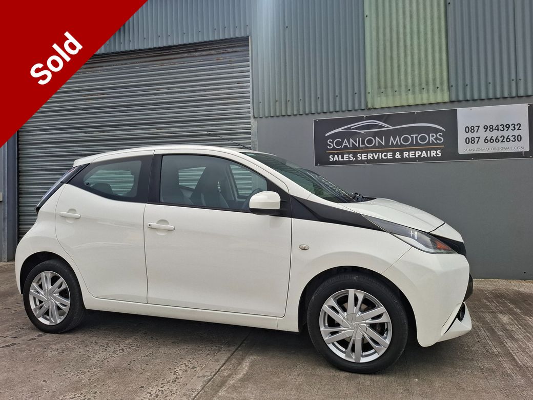 Image for 2015 Toyota Aygo 1.0 5DR X-play 4DR