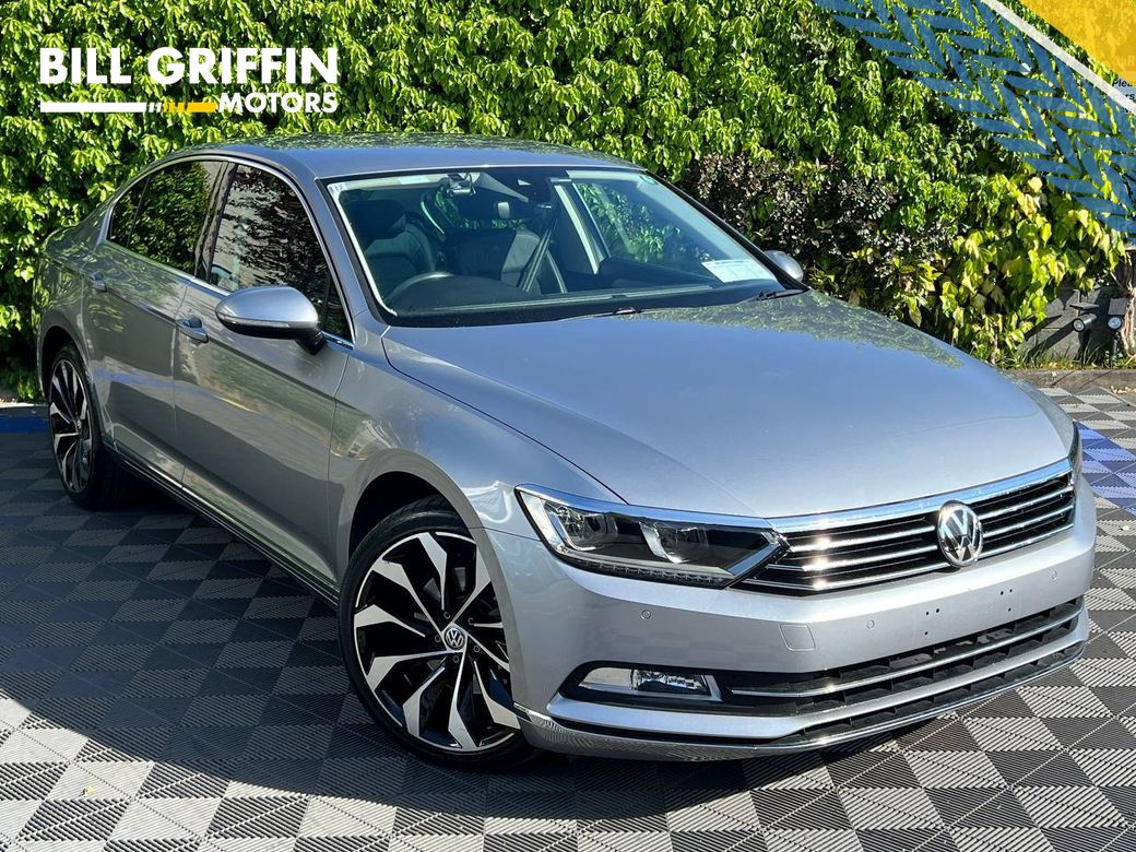 Image for 2019 Volkswagen Passat HIGHLINE R-LINE PACK 2.0 TDI AUTO // NEW 19" ALLOYS // LEATHER/ALCANTARA HEATED SEATS // REVERSE CAMERA