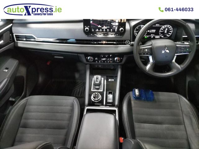 Image for 2023 Mitsubishi Outlander PHEV 4WD BLACK EDITION, Low mileage, Reversing camera