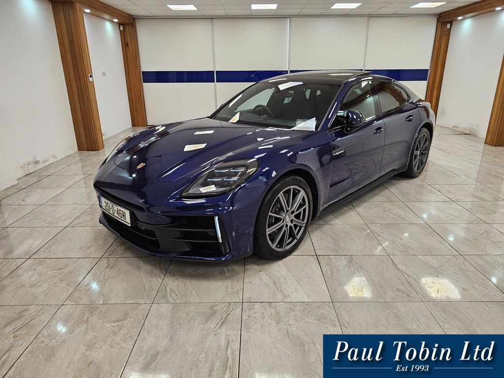 Image for 2025 Porsche Panamera Huge spec // Panoramic sunroof