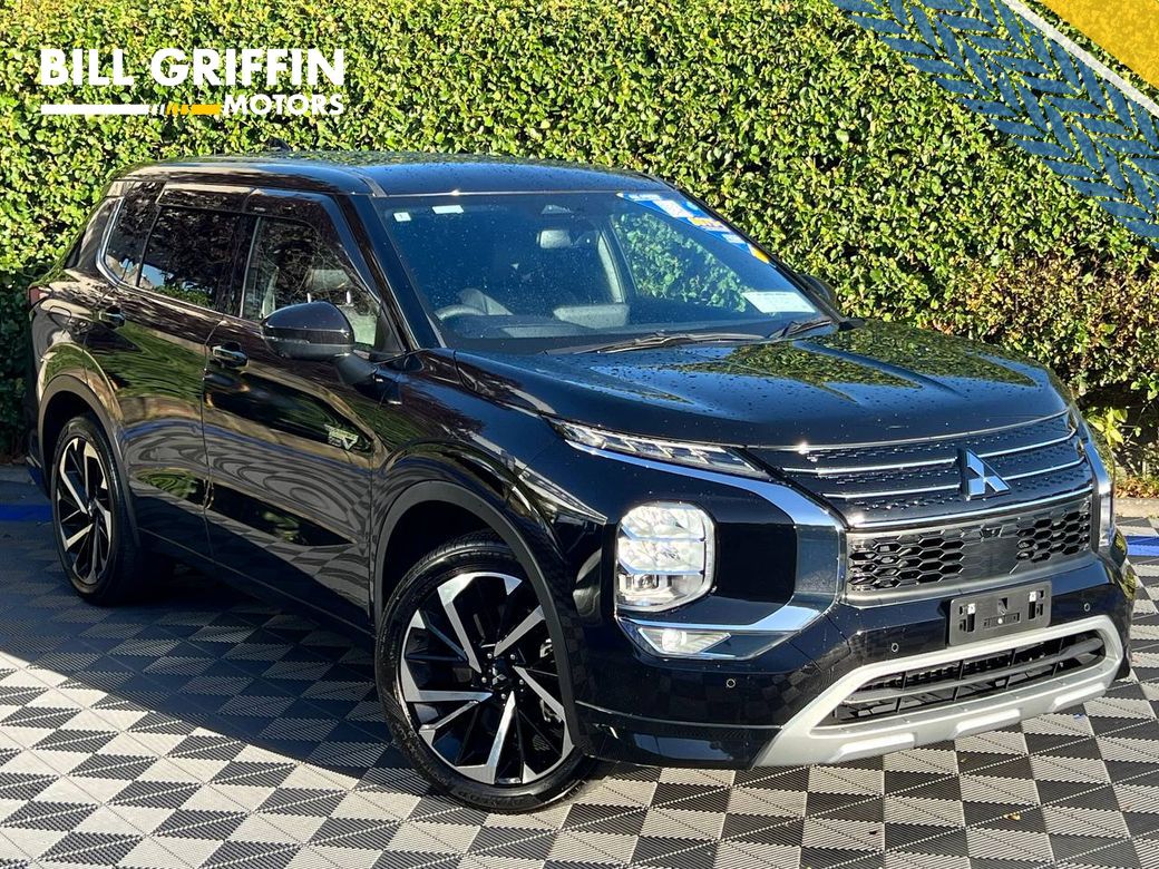 Image for 2022 Mitsubishi Outlander 7-SEATER 2.4 HYBRID AUTO // FULL SERVICE HISTORY // MASSAGE SEATS // HEADS-UP DISPLAY