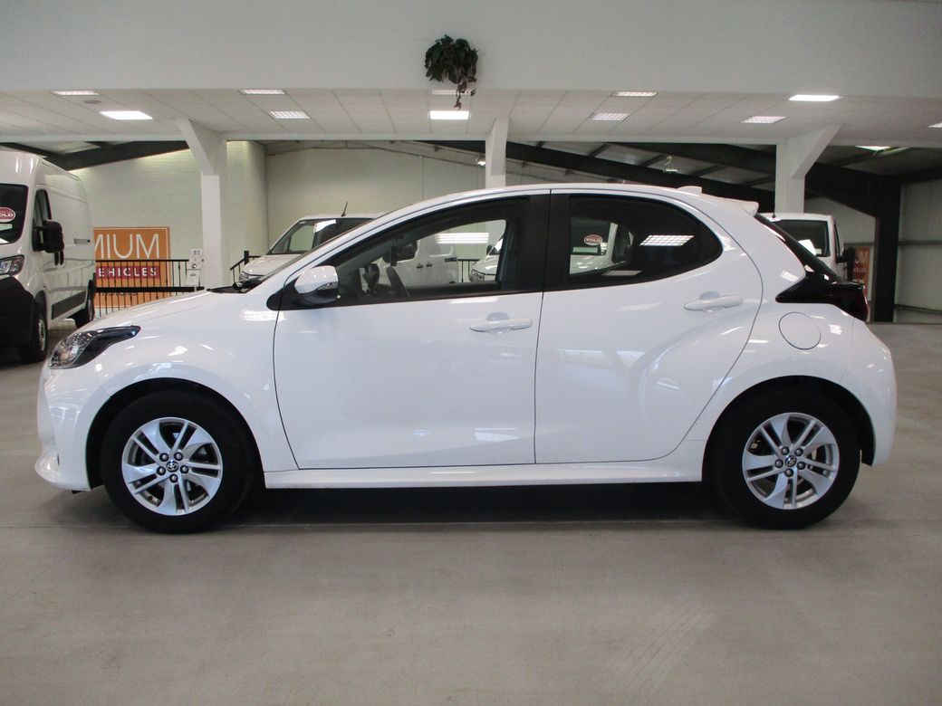 Image for 2023 Toyota Yaris 1.0 Luna 5DR-ONE OWNER-LOW KM'S-CAMERA-CARPLAY-A/C