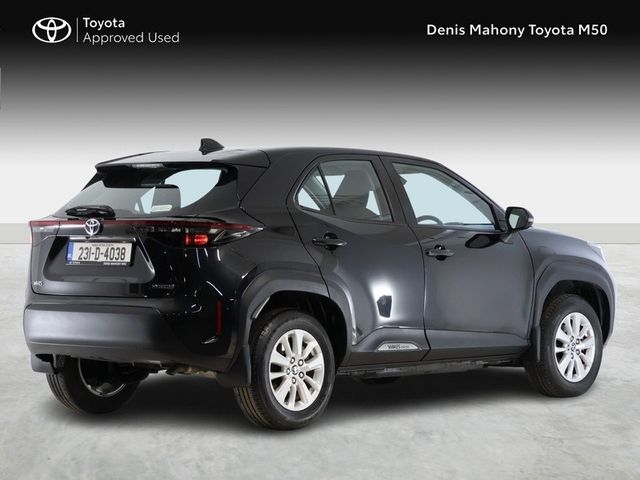 Image for 2023 Toyota Yaris Cross Luna Hybrid