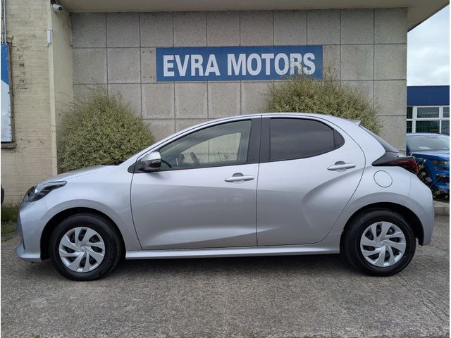 Image for 2024 Toyota Yaris X HYBRID AUTOMATIC 1.5 PETROL //LOW MILES//REVERSE CAMERA//KEYLESS ENTRY//ADAPTIVE CRUISE CONTROL//