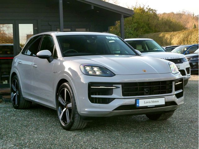 Image for 2024 Porsche Cayenne V6 E-HYBRID 470BHP, HIGH SPEC, REAR WHEEL STEER, AIR SUSPENSION, PAN ROOF, SPORT DESIGN KIT, ADAPTIVE CRUISE CONTROL