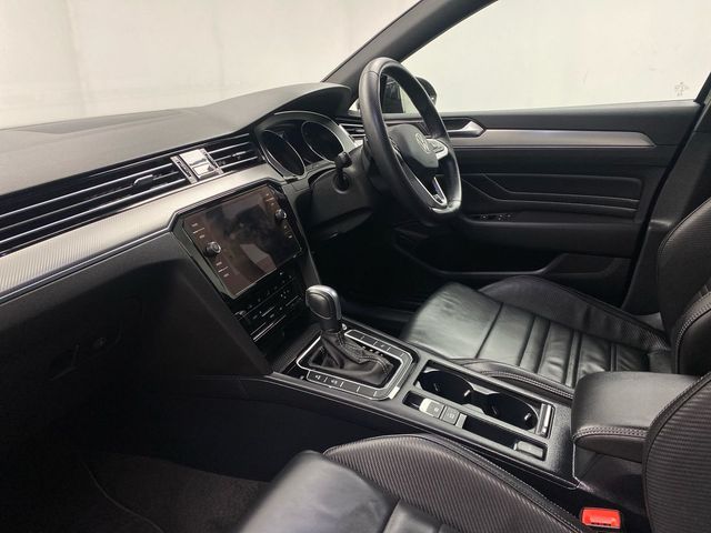 Image for 2023 Volkswagen Passat Passat Estate 2.0 TDI 150HP R-Line