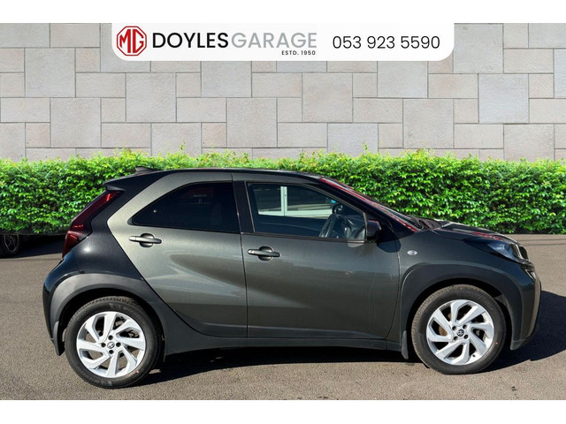 Image for 2022 Toyota Aygo 1.0 VVT-i x-play Smartphone