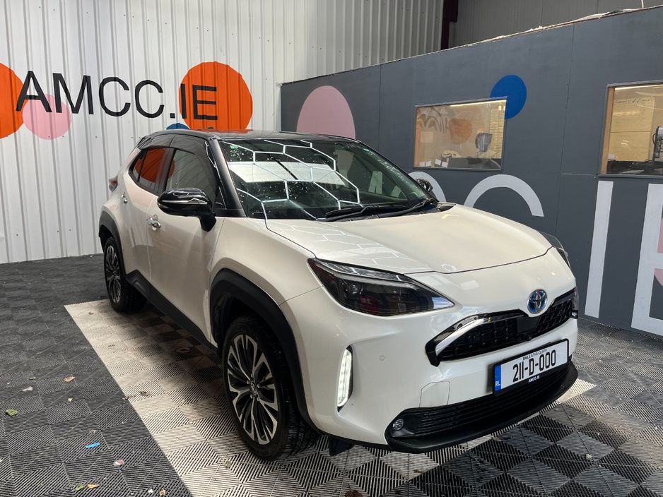 Image for 2021 Toyota Yaris Cross 2021 TOYOTA YARIS CROSS HYBRID Z 1.5 AUTOMATIC / CRUISE CONTROL / PARKING CAMERA / ELECTRIC SEATS AND MORE