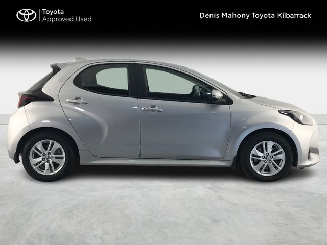 Image for 2022 Toyota Yaris HYBRID LUNA