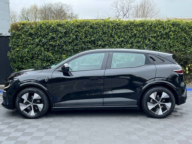 Image for 2023 Renault Megane EQUILIBRE E-TECH EV40 ** LOW MILEAGE ** // APPLE CARPLAY/ANDROID AUTO // HEATED MULTIFUNCTIONAL STEERING WHEEL // DIAMOND CUT ALLOYS