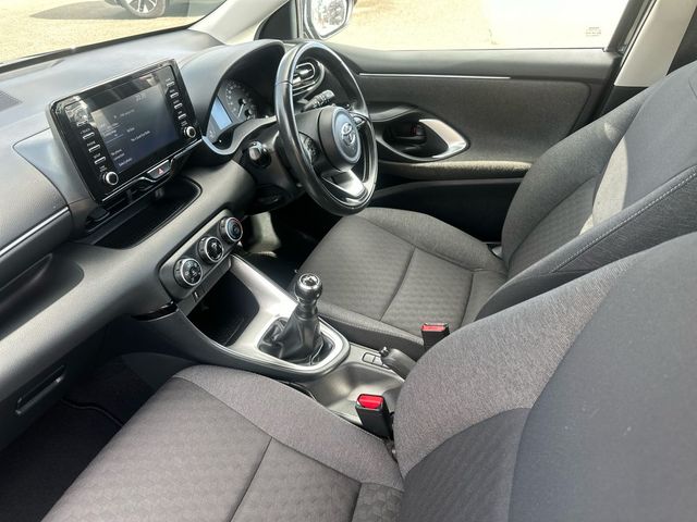 Image for 2021 Toyota Yaris LUNA 1.0