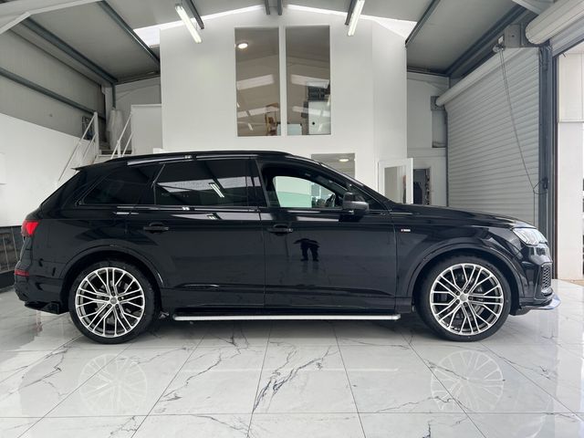Image for 2021 Audi Q7 