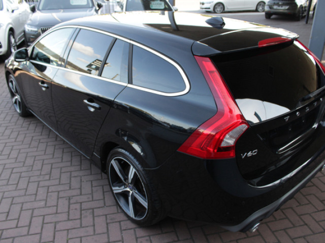 Image for 2017 Volvo V60 2.0D4 R-DESIGN 5DR ESTATE AUTO HUGE SPEC // 1 OWNER CAR // AS NEW CONDITION THROUGHOUT // BUY WITH CONFIDENCE AA AND SIMI APPROVED DEALER 2026 // FINANCE ARRANGED //