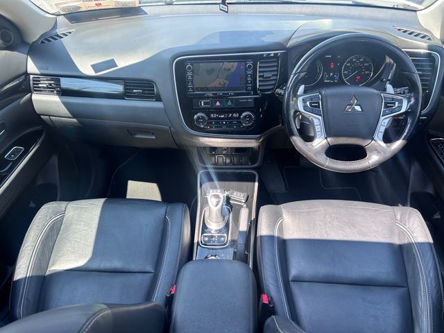 Image for 2016 Mitsubishi Outlander 2016 MITSUBISHI OUTLANDER HYBRID TOP SPEC