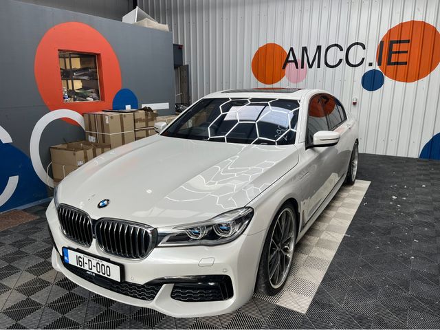 Image for 2016 BMW 7 Series 2016 BMW 740E M-SPORT iPERFORMANCE 2.0 AUTOMATIC / CRUISE CONTROL / 360° CAMERA / ELECTRIC MEMORY MASSAGING & HEATED SEATS / PADDLE SHIFTERS / PANORAMIC SUNROOF / AMBIENT LIGHTS AND MORE
