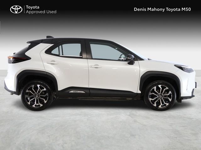 Image for 2024 Toyota Yaris Cross Luna Sport Hybrid Bi-Tone