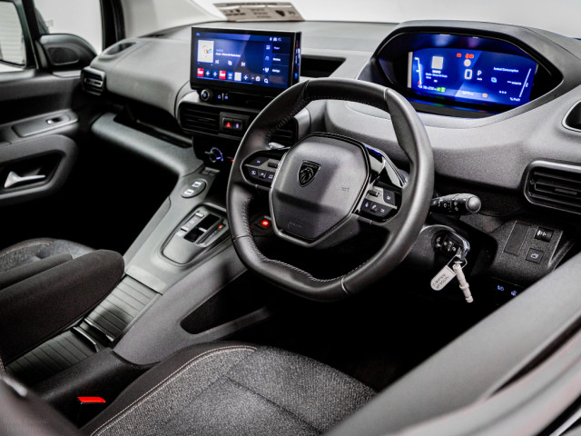 Image for 2026 Peugeot Rifter E-Allure 50kWh 136HP L2 - 7 Seats