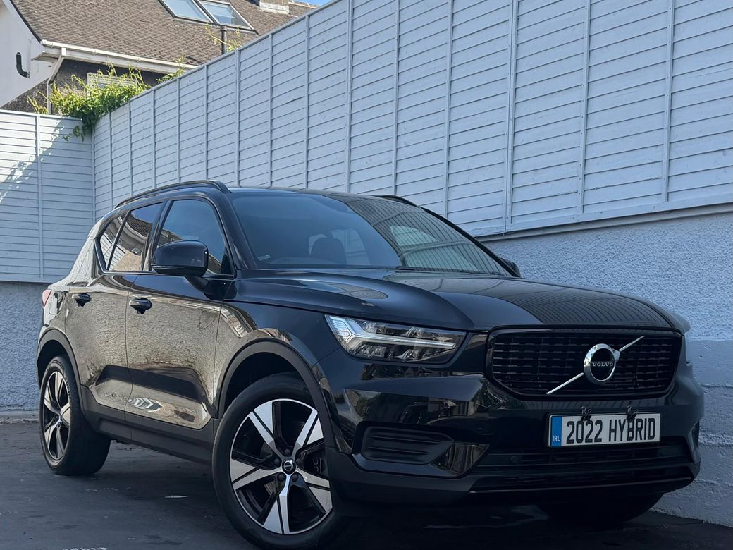Image for 2022 Volvo XC40 R-DESIGN T4 RECHARGE AUTO / ONE OWNER / 19" ALLOYS / HALF-LEATHER / NAV / PARK ASSIST / FULL HISTORY / *FINANCE PACKAGES AVAILABLE*