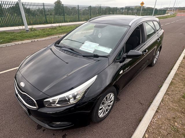 Image for 2013 Kia Ceed SW CRDI Excellent Condition! BLUETOOTH AIR CON, Six speed transmission, Rear Parking Sensors, Multi-Function Steering Wheel