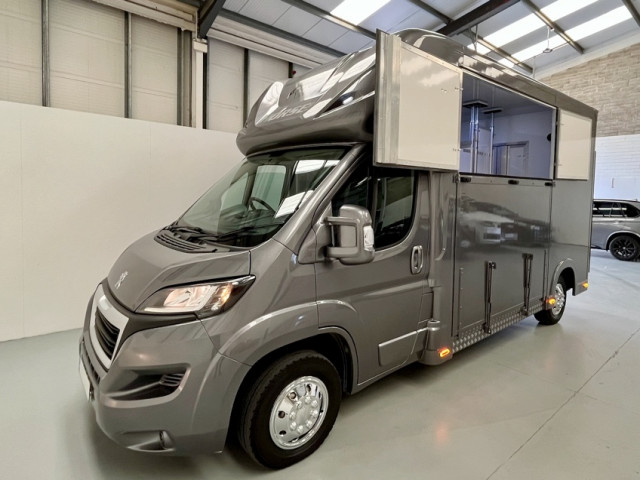 Image for 2015 Peugeot Boxer Stallion Fit Horse Box