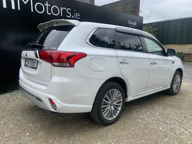 Image for 2020 Mitsubishi Outlander 2.4 PHEV 4WD AUTO // 2 YEARS NCT // LOW MILEAGE // STUNNING EXAMPLE // HALF LEATHER / ALCANTARA SEATS, REVERSE CAMERA AND ELECTRIC TAILGATE // 